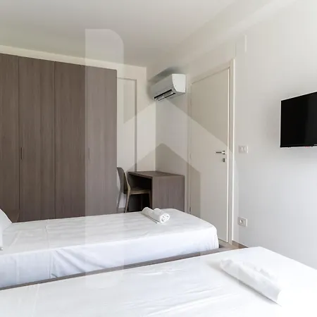 Homiday - Elea * Pineto