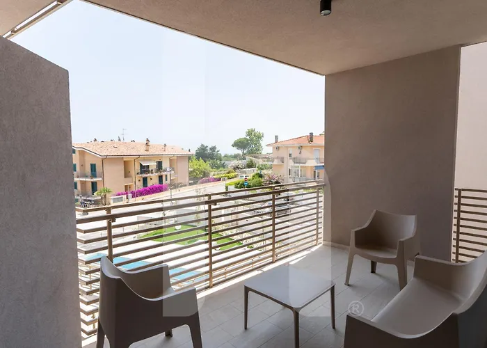 Homiday - Elea * Pineto