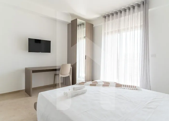 Homiday - Elea * Pineto